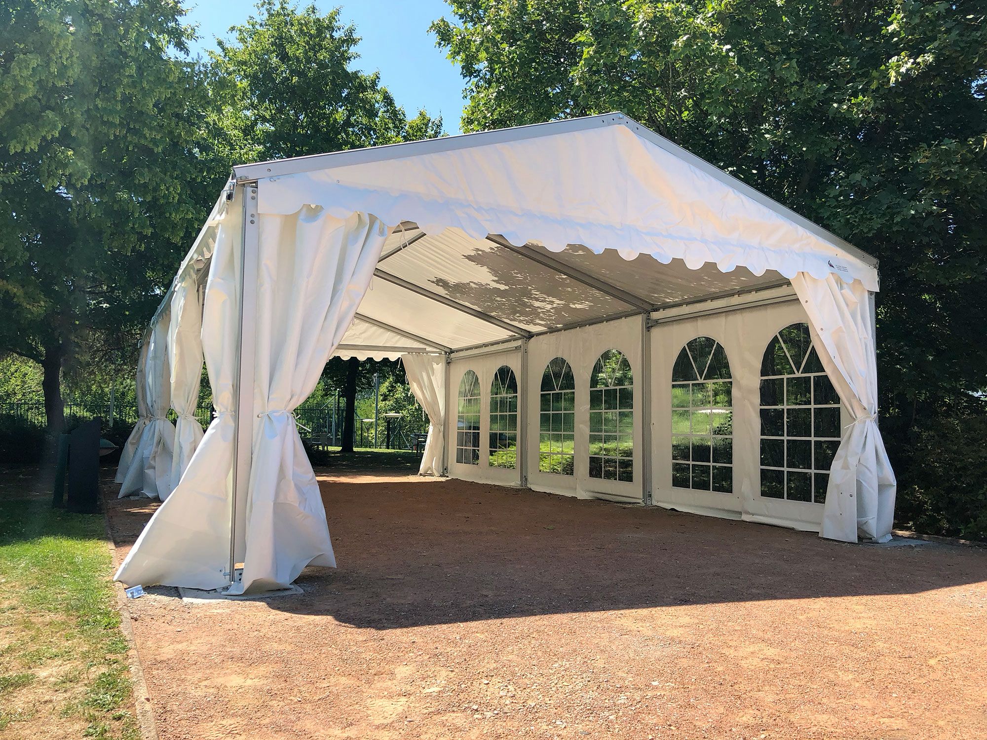 Location tentes barnums Mimet